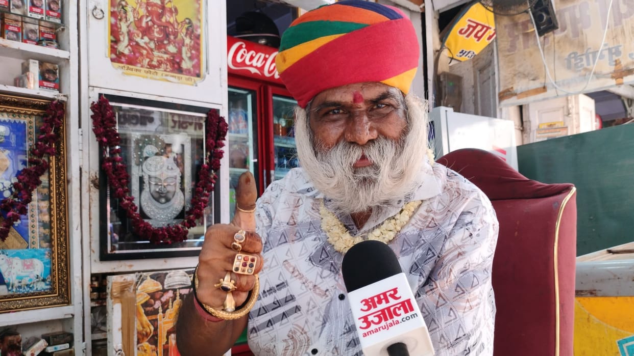 Bikaner News: Phulsa serves paan wearing gold ornaments, Relished by Former Vice President and Top Ministers