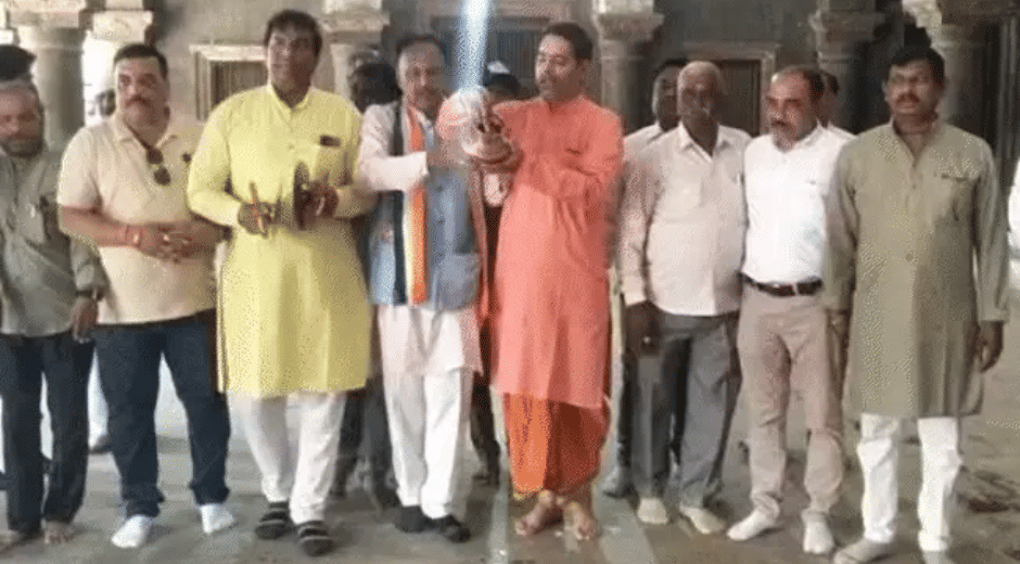 Indore News: Congress Performs Purification Ritual at Rajwada Alleging Insult to Indian Army by Deputy CM