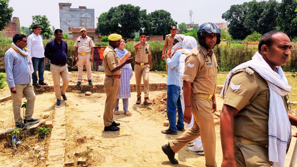 Leopard Terror in varanasi came from Bihar more than 50 forest policemen are guarding it