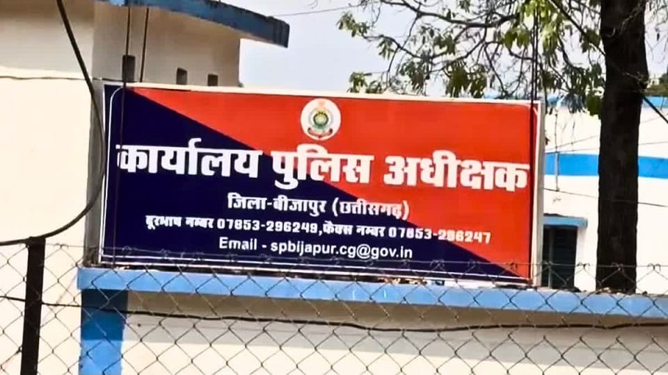 drunk father stabbed his son while the young man consumed poison both died during treatment in Jagdalpur