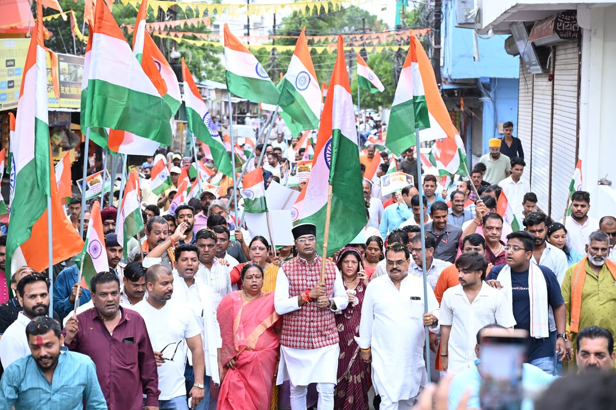 Bhopal: Minister Sarang took out a huge tricolor yatra in Bhopal, the area echoed with slogans of Bharat Mata