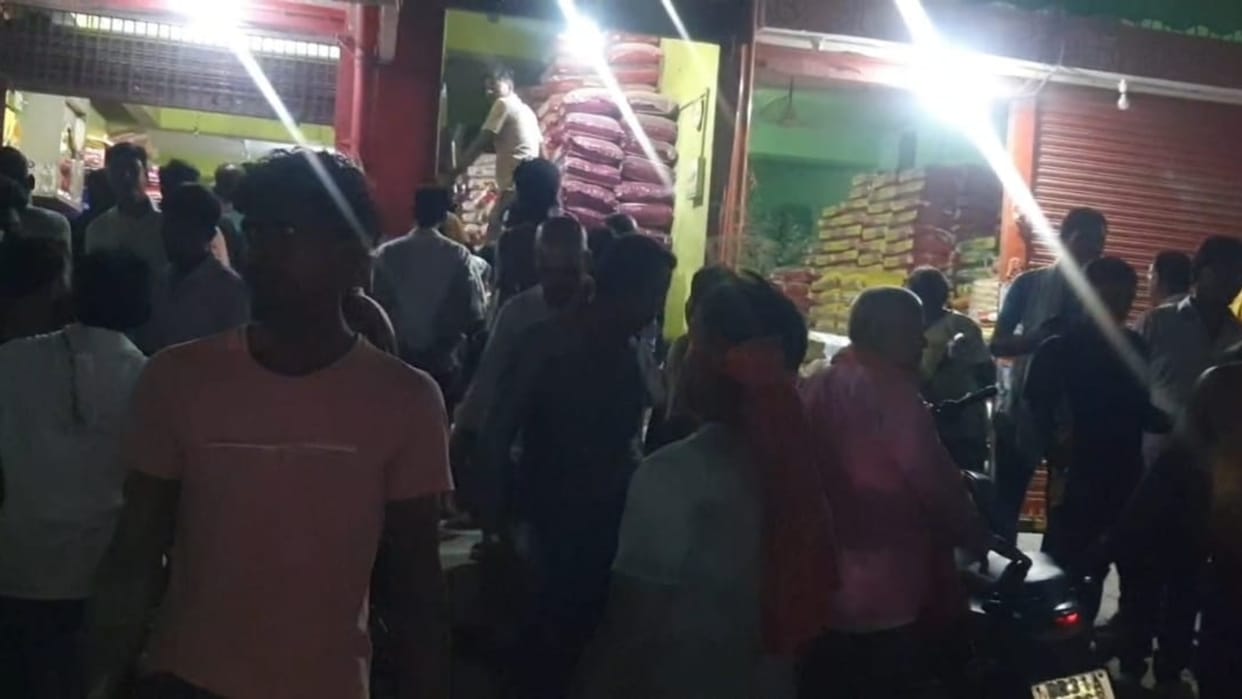 Bihar News : Grain Businessman shot dead father and son shot murder case hajipur bihar vaishali news