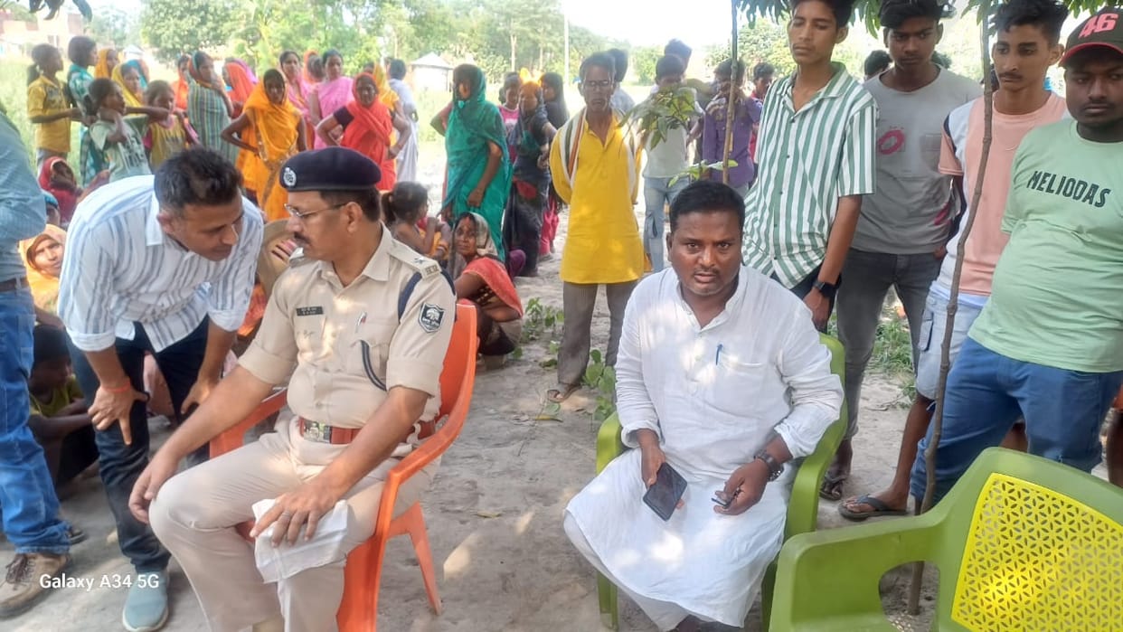 Bihar News: Woman dies, two injured in bike collision in Gopalganj; Villagers hold accused hostage