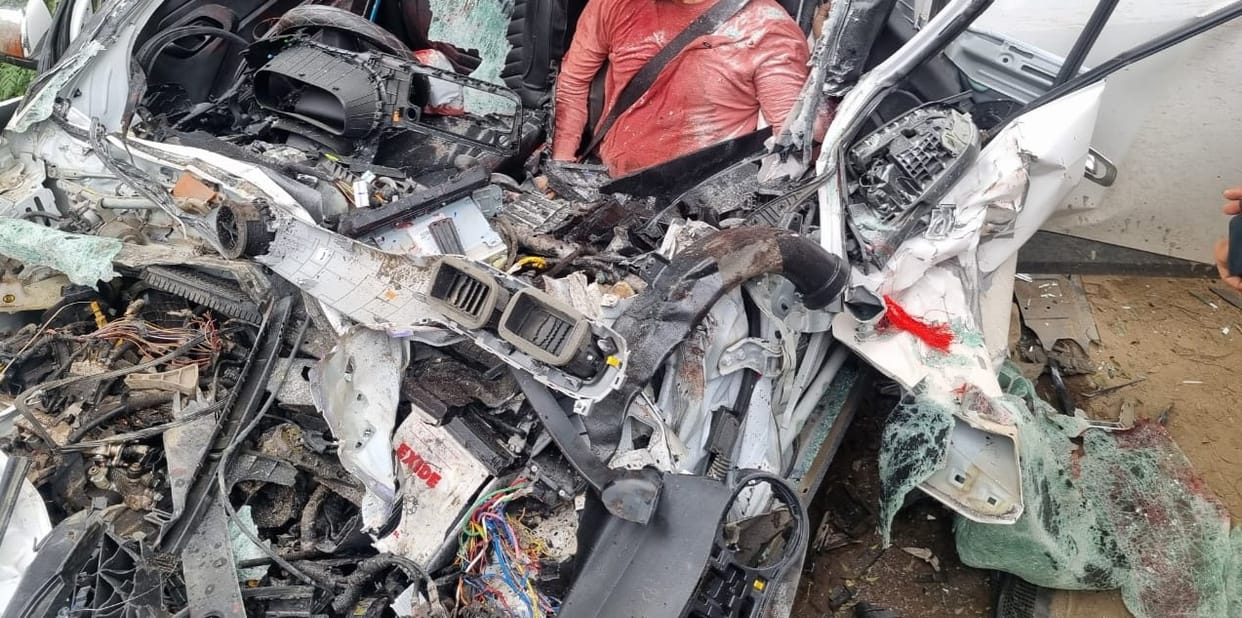 Bihar News: Three people died in a road accident in Siwan, one in critical condition; Patna Airport