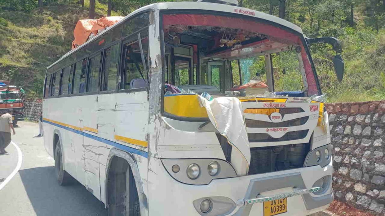 Bus carrying passengers from Rishikesh to Yamunotri met with an accident tehri Garhwal