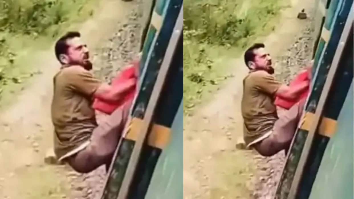 A thief who was stealing in a train was punished by hanging him on the gate Video goes viral on Internet