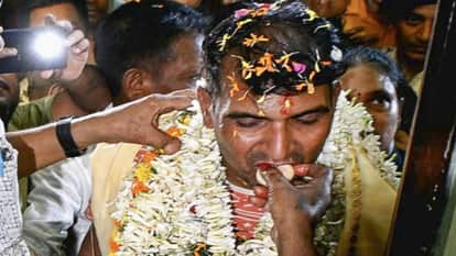 BSF jawan from Bengal thanks countrymen upon reaching home over a week after release by Pak News In Hindi