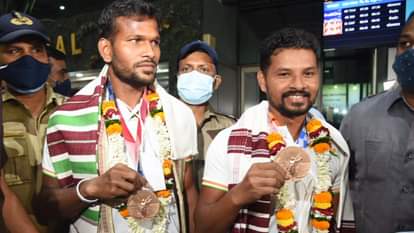 बीरेंद्र लाकड़ा और अमित रोहिदास