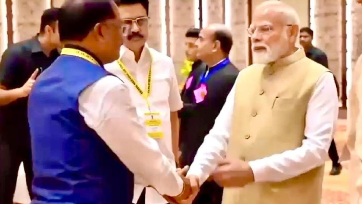Niti Aayog: When PM Modi held the hand of CM Vishnudev Sai and said- matter of Chhattisgarh is still pending