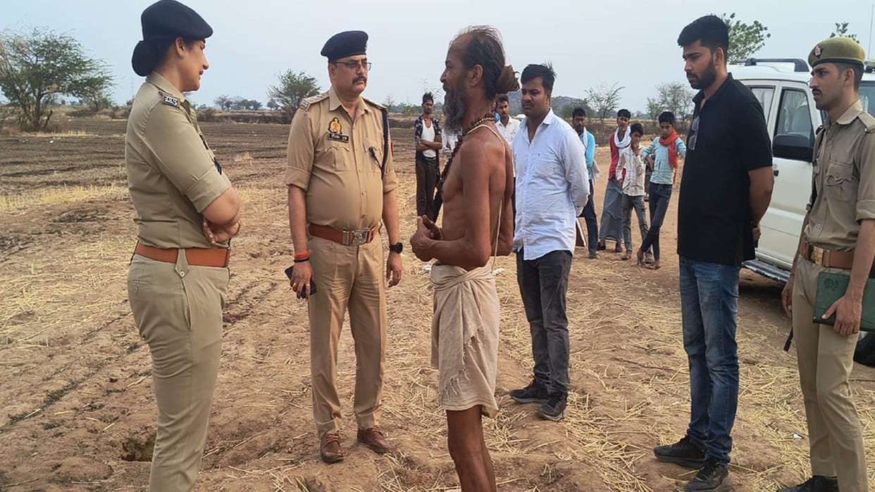 Mahoba: Young man murdered by crushing his head in broad daylight on mountain