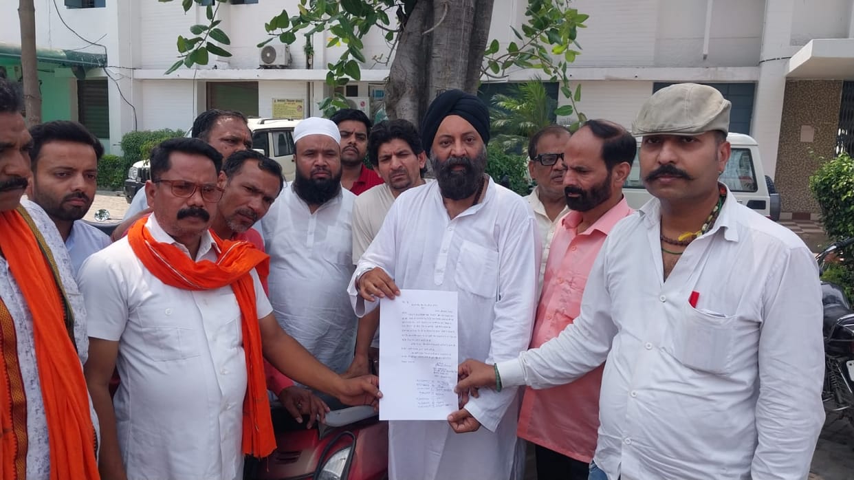 Police Detain Jeweller from Shop, Traders Protest at SSP Office Demanding Release
