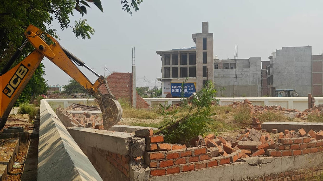 Kanpur: KDA ran three bulldozers simultaneously in Kapli, Shatabdinagar, FIR against five