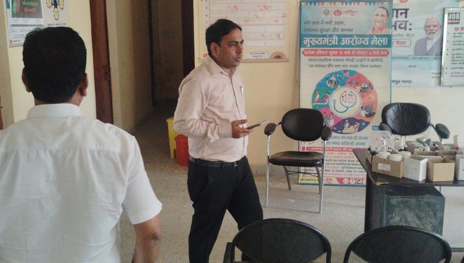 Kanpur SDM inspected the primary health center found flaws only all the employees were also missing