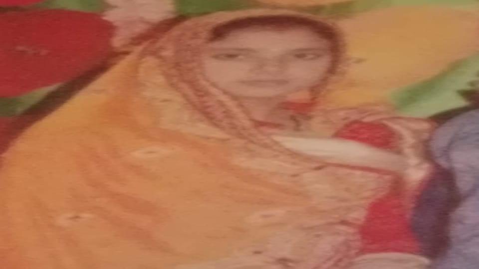 Truck collides with bike, pregnant woman dies