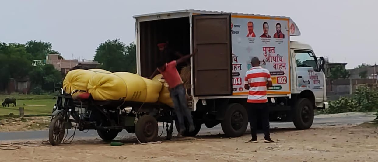 Bihar News: Animal fodder was being transported in free medicine vehicle