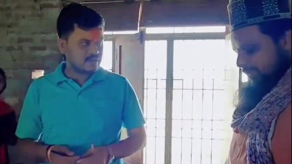 madrasa teacher earning salary of 92 thousand in Bahraich could not write on Thursday during inspection of DMO