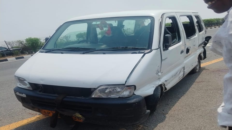 van overturned after tyre burst on Lucknow Expressway