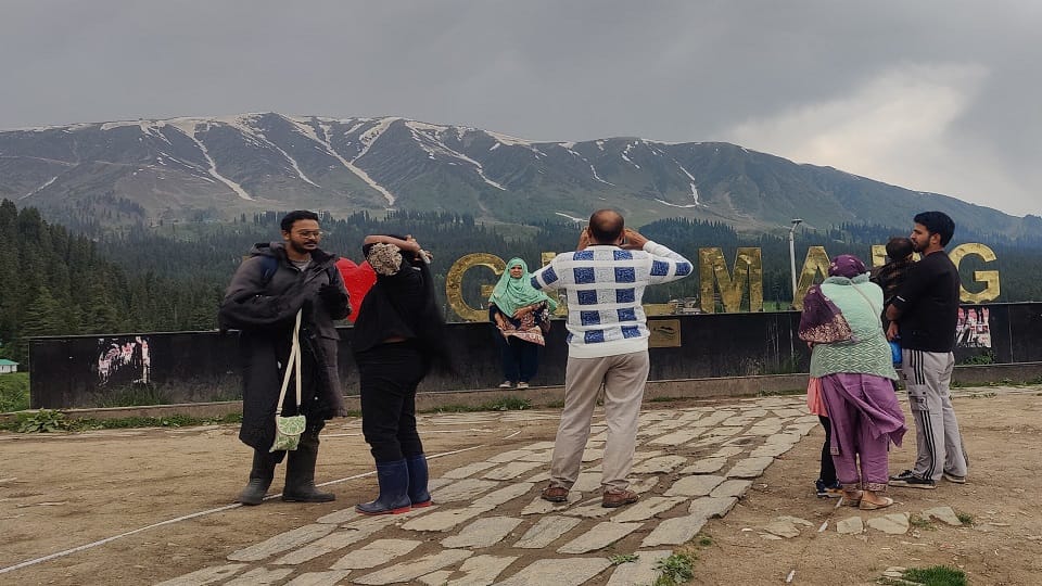 Terrorist Attack: Gulmarg is buzzing with tourists, hotel business is picking up pace