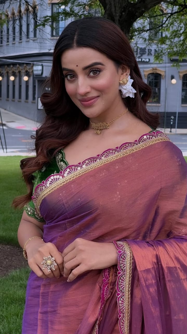 अक्षरा सिंह ने साड़ी में दिए दिलकश पोज, बोलीं- गर्व के साथ...