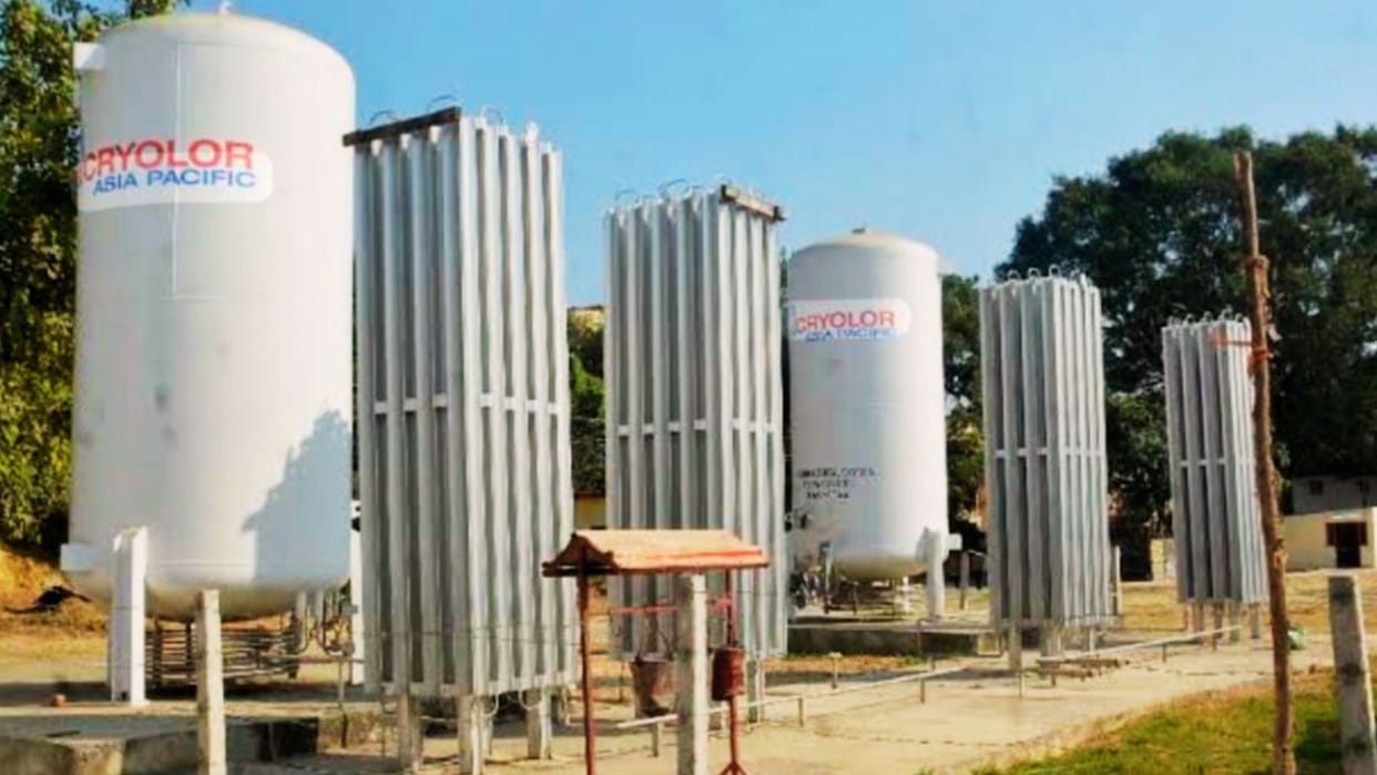 News 16 oxygen plants installed during Covid in varanasi no technician to operate possibility of crisis