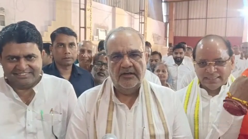 BJP state president listened to Mann ki Baat with workers PM has strongly attacked terrorism in Hapur