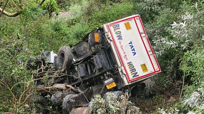 Tehri Accident on Thatyur road Dumper fell into ditch late night, driver died on the spot