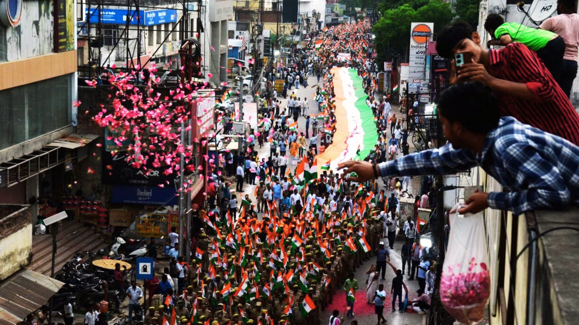 Tiranga Yatra in varanasi public salutes Operation Sindoor Jai Hind Jai Bharat echoed in streets