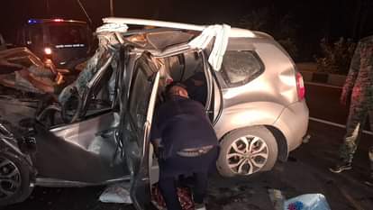 हादसे के बाद कार के उड़े परखच्चे