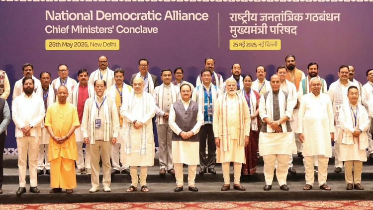 CG: पीएम मोदी की अध्यक्षता में मुख्यमंत्री परिषद की बैठक, बस्तर के नवाचारों की खुलकर सराहना, साय ने बताई...