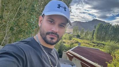 Kunal Kemmu Reacts On Deepika Padukone Eight Hour Shift Row Says Easy to Make Choices With Someone Else Money