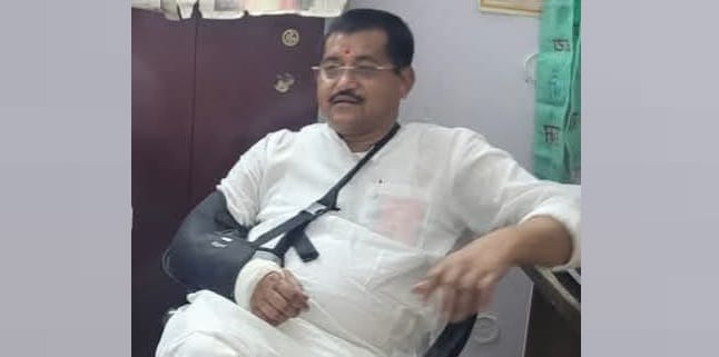 Chitrakoot Accident during Mandakini cleaning campaign Minister Ramkesh Nishad lost balance and fell