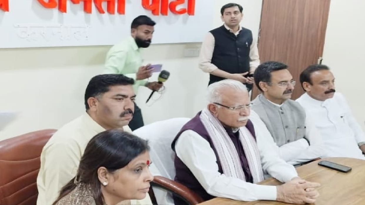 Union Minister Manohar Lal listened to Mann Ki Baat with workers in Karnal PM discussed Operation Sindoor