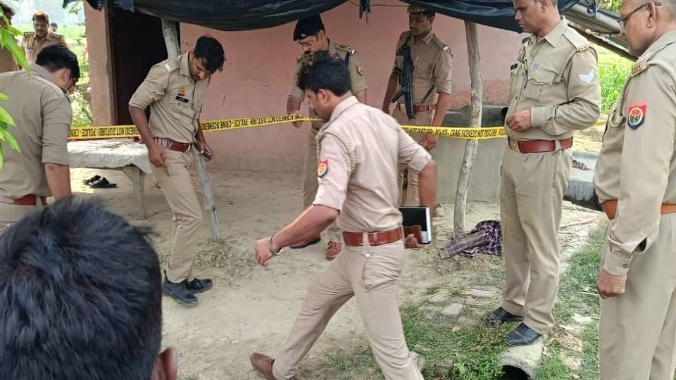 Retired Amin murdered with sharp weapon who sleeping on farm in Ayodhya