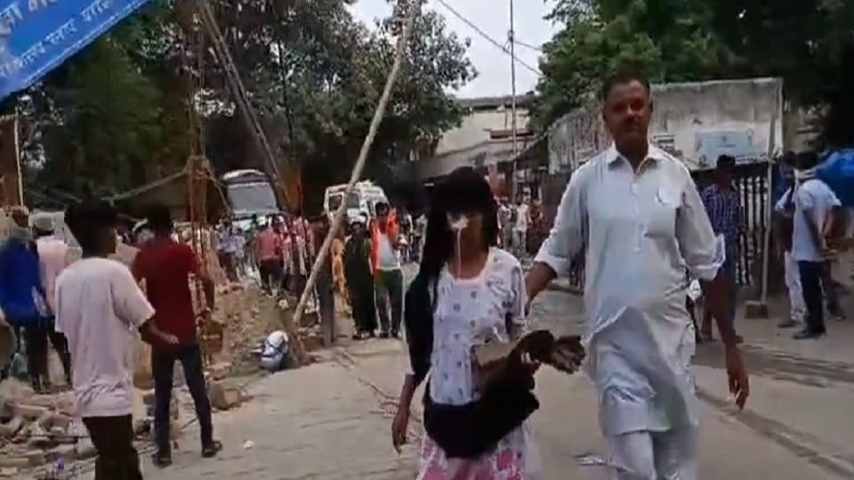 stampede in Shahjahan Medical College chaos ensued after the gas leak