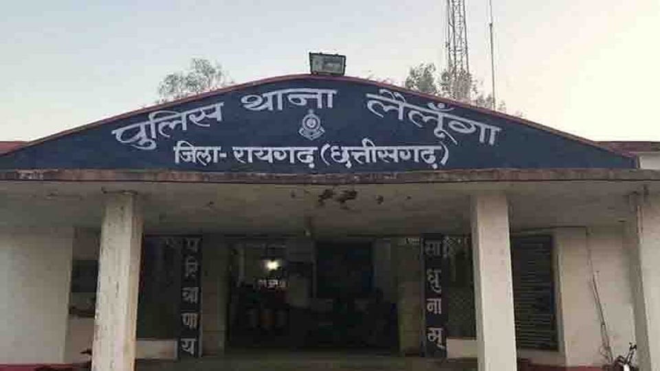 female thief snatched the chain of a woman returning home with vegetables and committed suicide in Raigarh