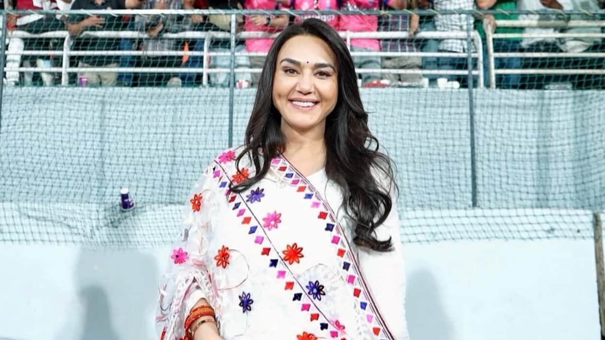 Preity Zinta Donates 1 Crore For Army Widows praised indian army