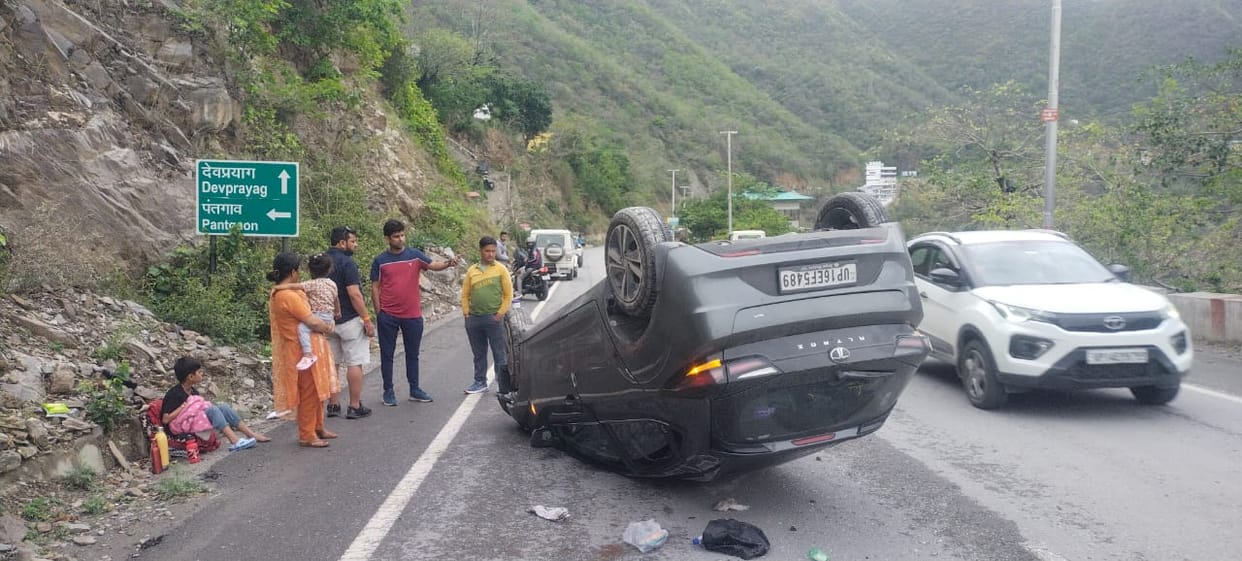 Rishikesh-Badrinath Highway Accident Car of Noida passengers lost control and overturned