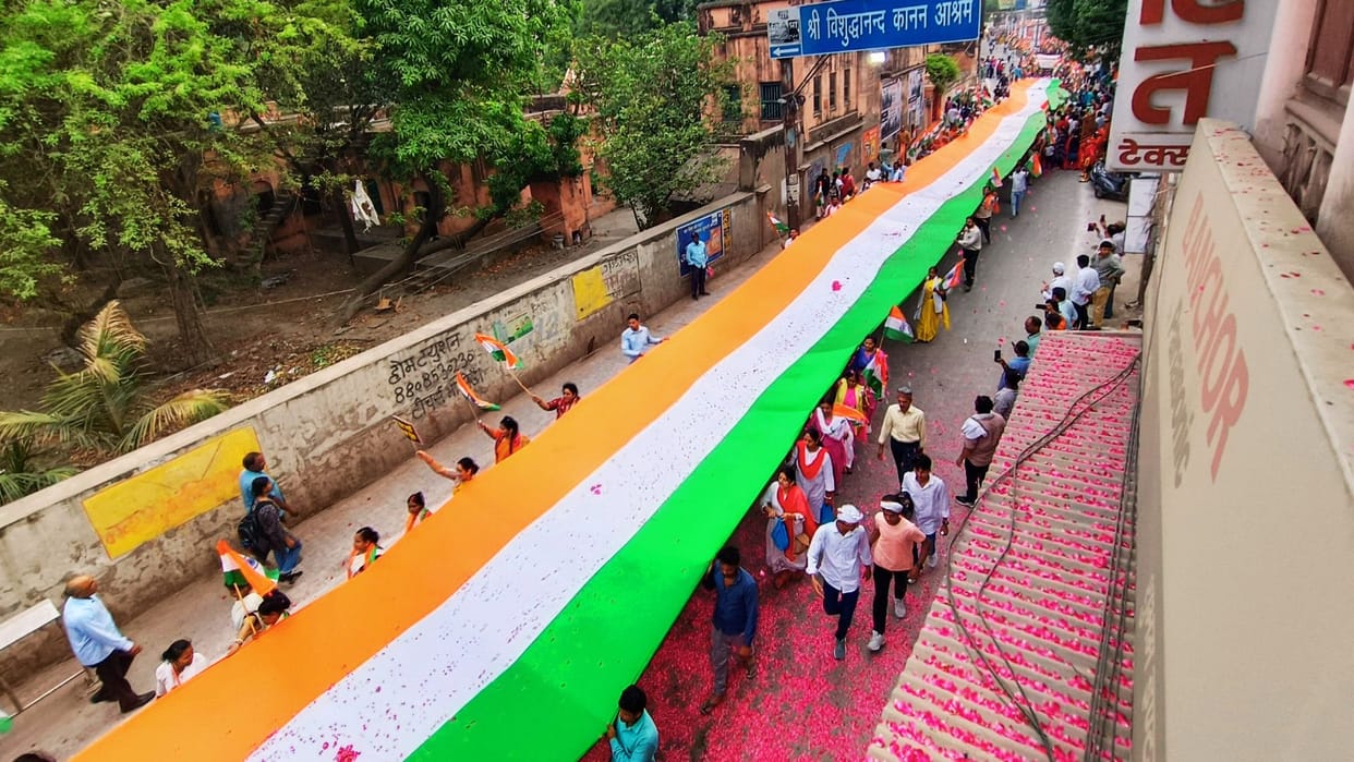 Tiranga Yatra in varanasi public salutes Operation Sindoor Jai Hind Jai Bharat echoed in streets