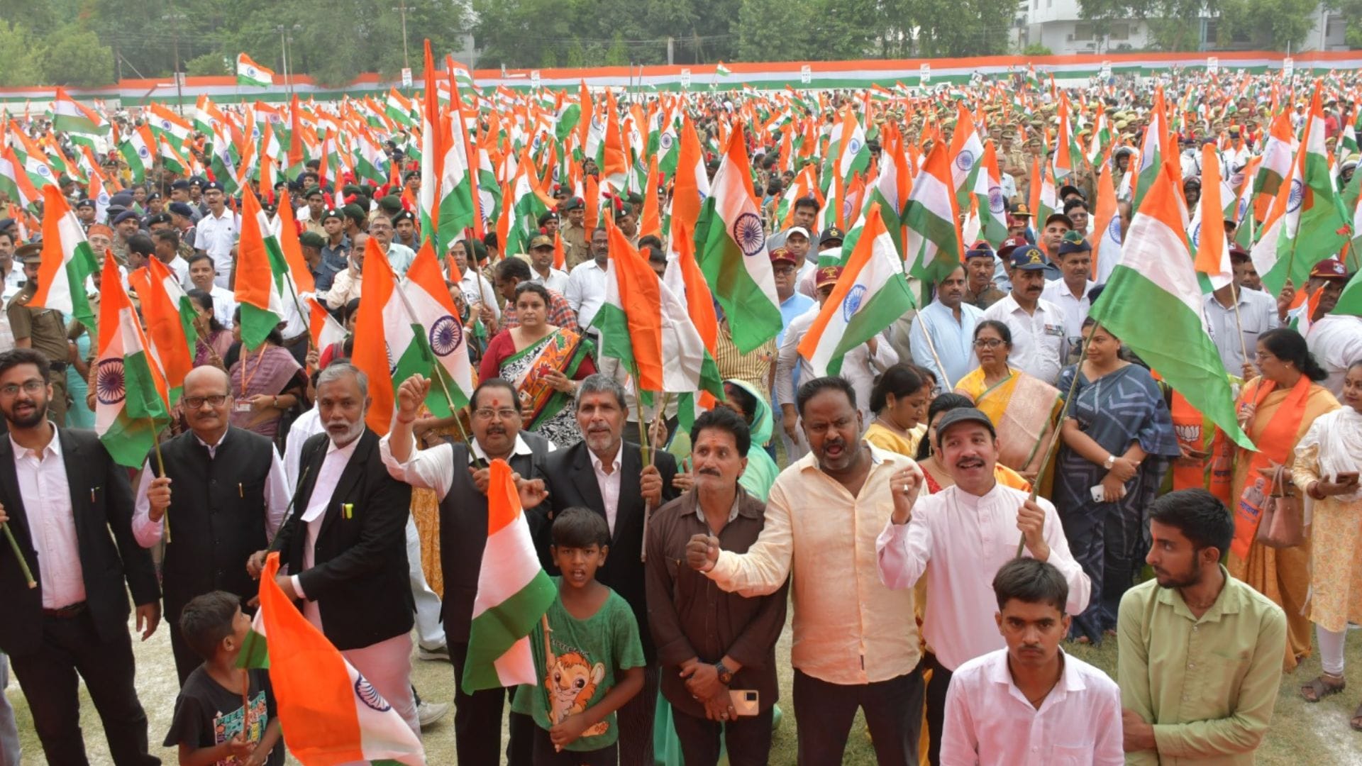 Tiranga Yatra in varanasi public salutes Operation Sindoor Jai Hind Jai Bharat echoed in streets