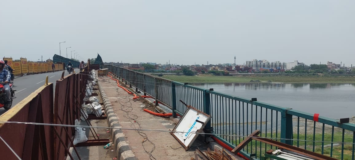 huge jam on the Yamuna Kinara Marg Ambedkar Bridge will remain closed for 20 more days