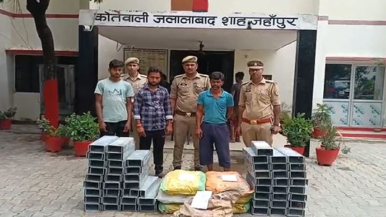 Ganga Expressway construction material stolen and sold three accused arrested in shahjahanpur