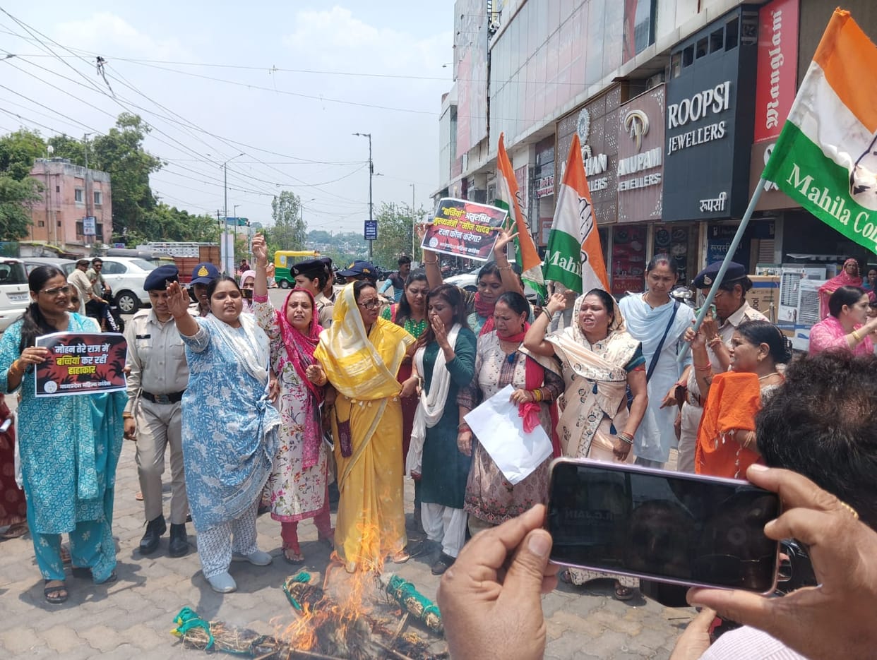 Bhopal: MP Mahila Congress protests in Bhopal in Khandwa gang rape case, demands high level investigation of t
