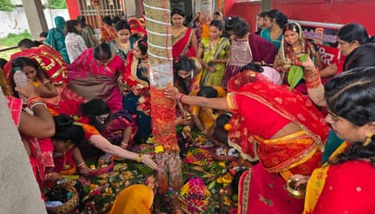 Bihar News vat savitri festival women celebrate husband wellbeing