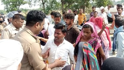 UP Triple murder Tears of women not stopping children are sobbing State President of Congress meets family