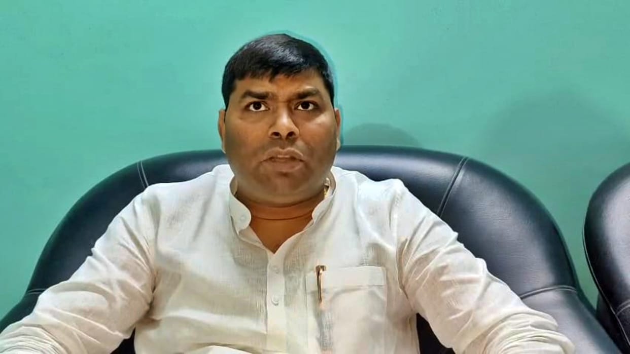 Election 2025 President rule should be imposed in Bihar RJD MLA Mukesh Roshan attack on CM Nitish Kumar health
