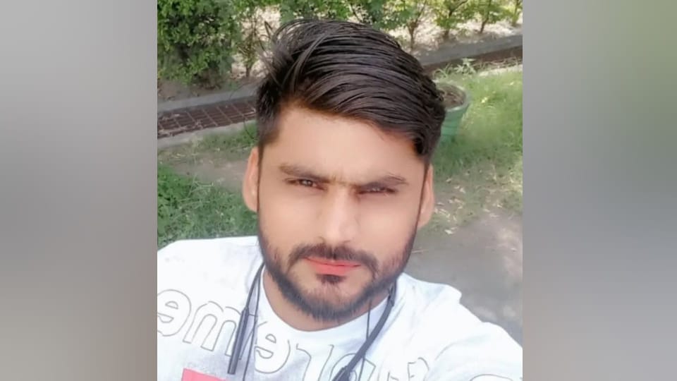 accused of murder of former Pradhan and his son arrested in police encounter in tundla