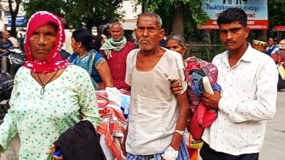 Stampede due to gas leakage in Government Medical College IN Shahjahanpur See Photos