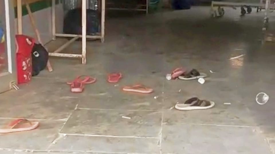 Stampede due to gas leakage in Government Medical College IN Shahjahanpur See Photos