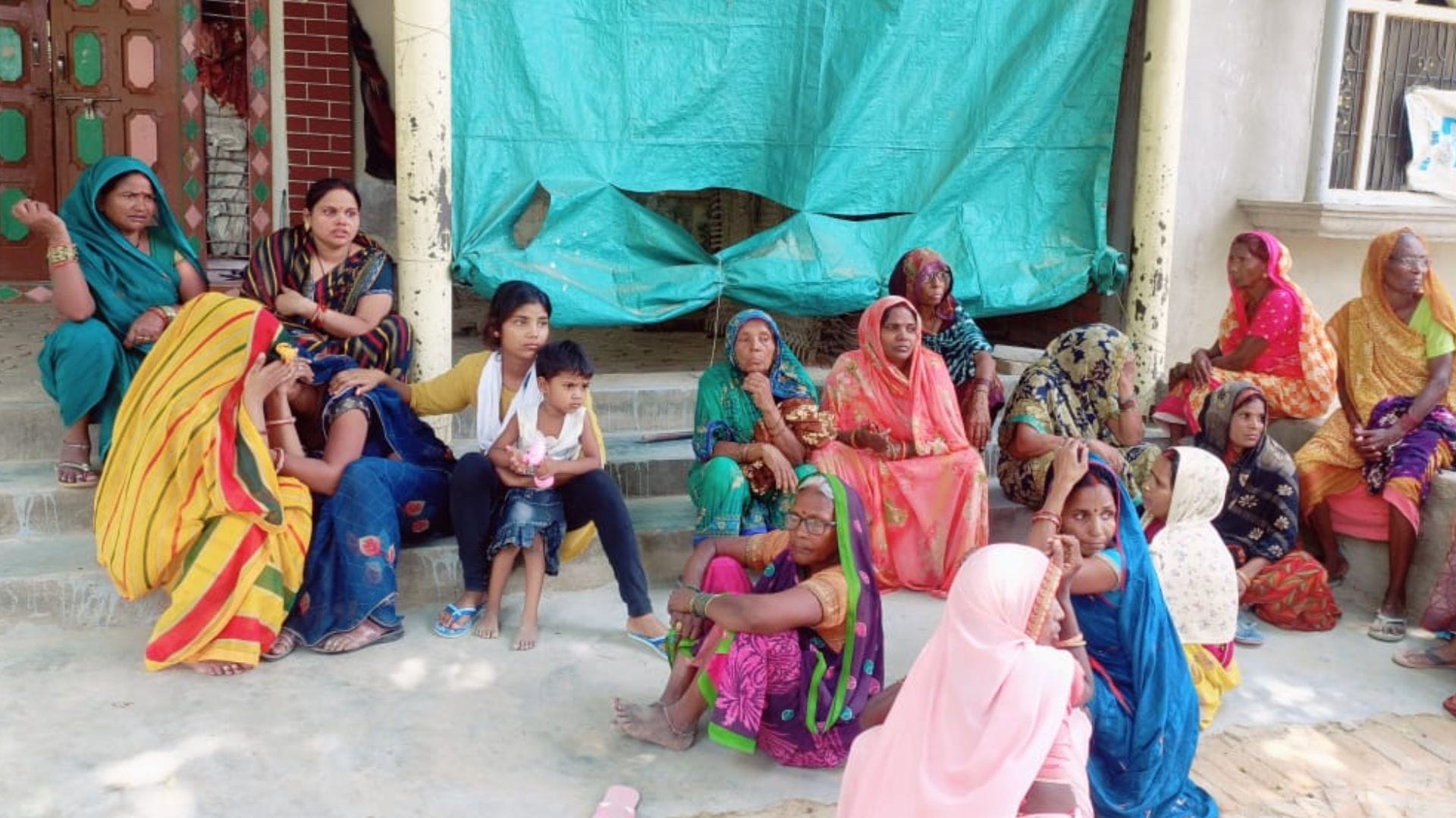 UP Triple murder Tears of women not stopping children are sobbing State President of Congress meets family