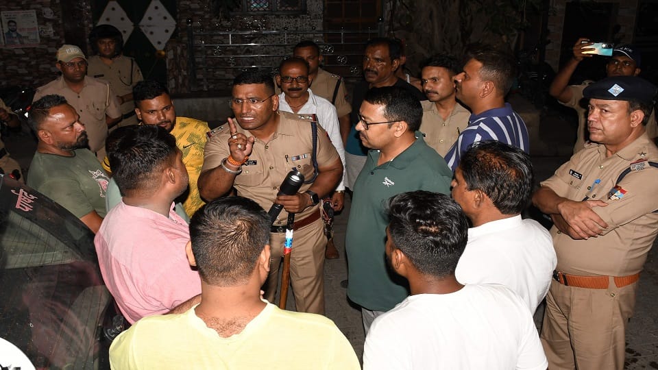 Stone pelting after minor dispute in Banbhoolpura Haldwani